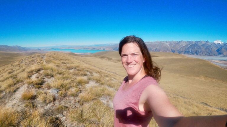 Unterwegs auf dem Te Araroa Trail in Neuseeland – Weitwanderung durch offene Berglandschaft